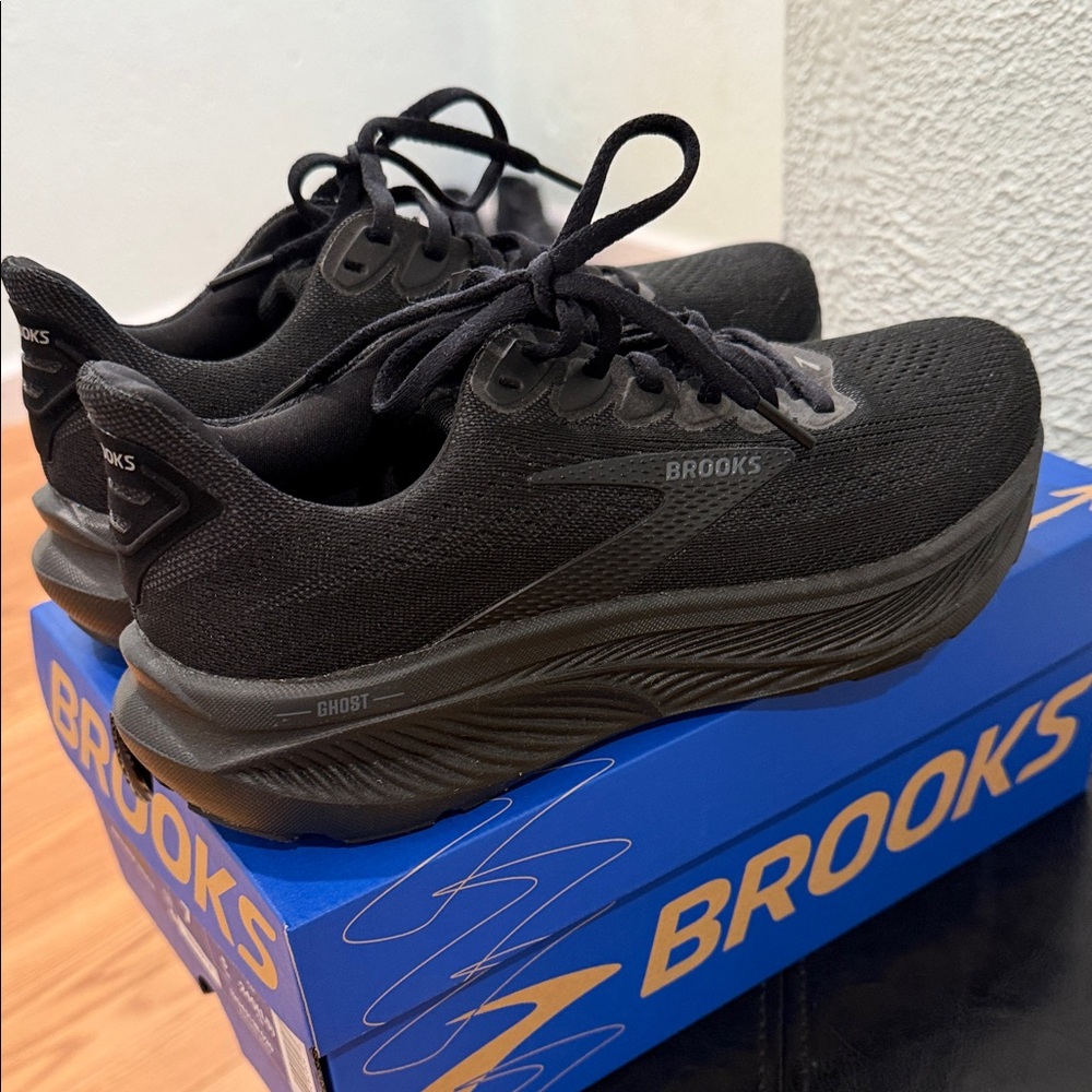 Brooks Women's Black Ghost 17 Athletic Running Shoes - Picture 3 of 4